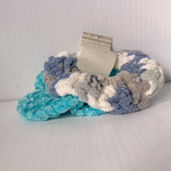 Fuzzy Chenille Scrunchies Camouflage Camo Blue Gray White and Teal NEW Set of 2 - Picture 5 of 11